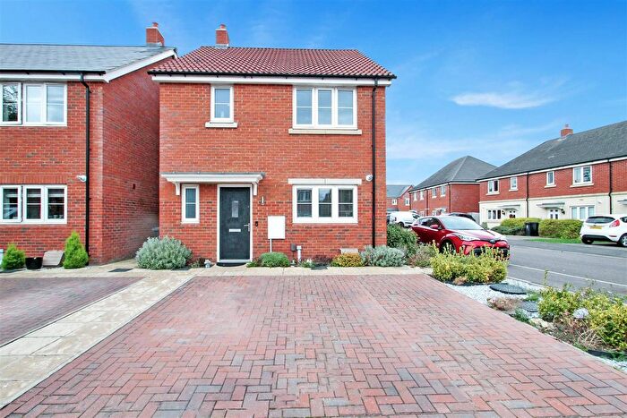 3 Bedroom Detached House For Sale In Poppy Drive, Raunds, NN9
