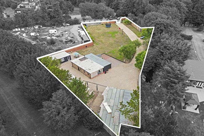 4 Bedroom Bungalow For Sale In Benbow Waye, Uxbridge, UB8
