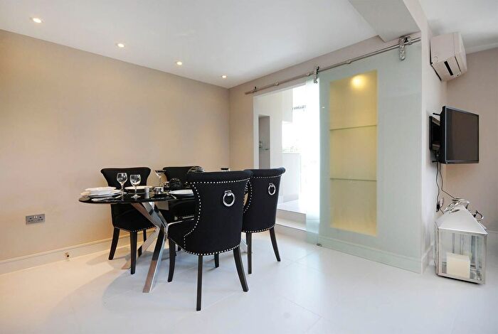 3 Bedroom Flat To Rent In St. Johns Wood Park, London, NW8