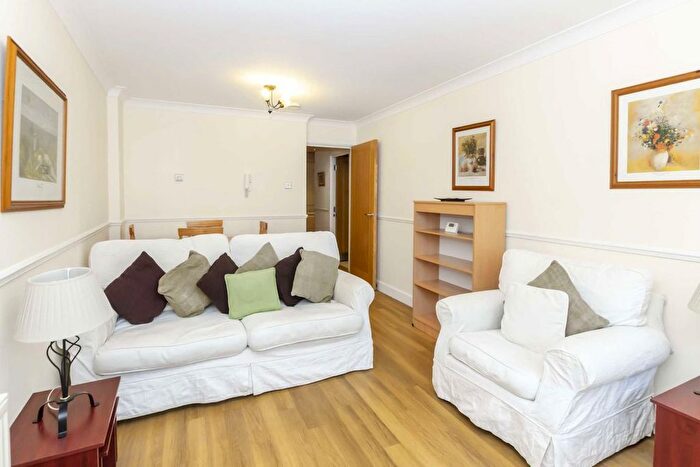 1 Bedroom Flat To Rent In High Timber Street, St Pauls, EC4V