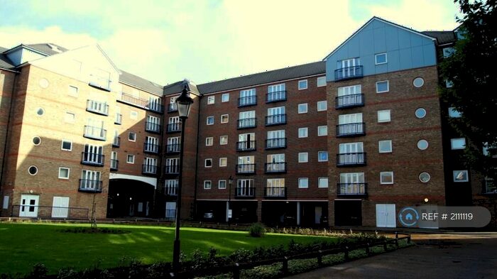 2 Bedroom Flat To Rent In Argent Court, Essex, RM17