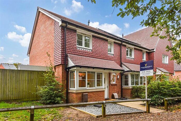 3 Bedroom End Of Terrace House For Sale In Budd Close, Lovedean, PO8