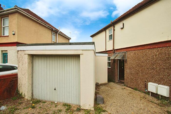 1 Bedroom Flat To Rent In Thiery Road -, BS4