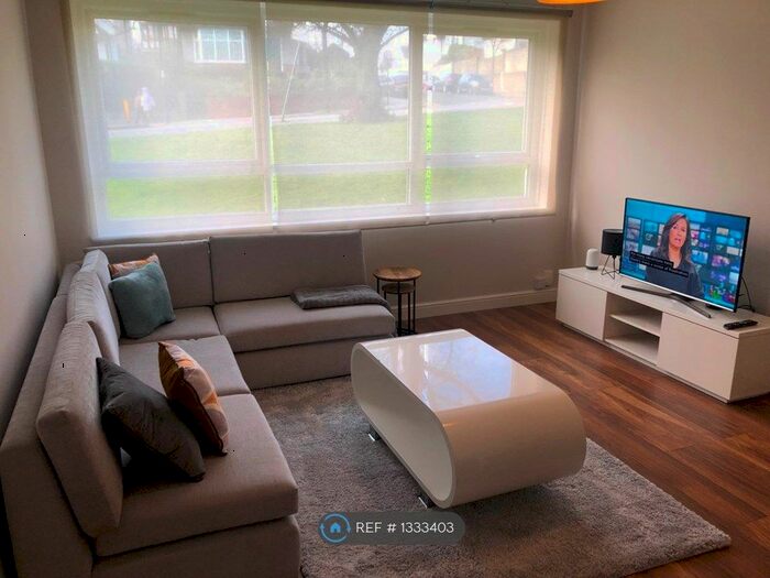 2 Bedroom Flat To Rent In Dorrington Court, London, SE25