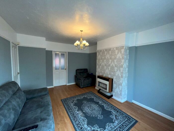 3 Bedroom Semi-Detached House To Rent In Dingle Road, L8