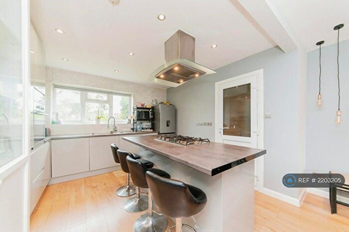 2 Bedroom Flat To Rent In Malcolm Court, Stanmore, HA7