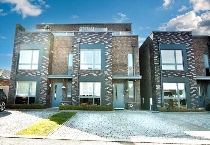 4 Bedroom Semi-Detached House To Rent In Broxbourne Close, Didsbury, Manchester, M20