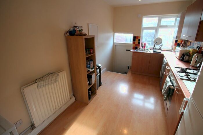 4 Bedroom Maisonette To Rent In Grosvenor Avenue, Newcastle Upon Tyne, NE2