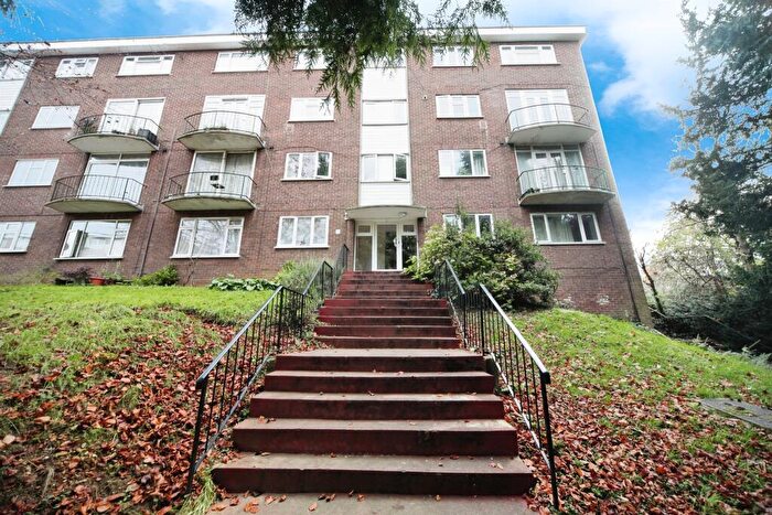 2 Bedroom Flat For Sale In The Larches, Luton, LU2