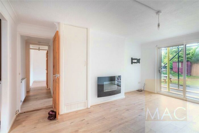 3 Bedroom Apartment To Rent In St. Nicholas Close, Bury St. Edmunds, Suffolk, IP32