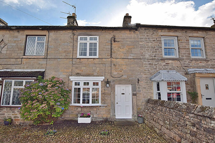 2 Bedroom Cottage For Sale In Millgate, Gilling West, DL10