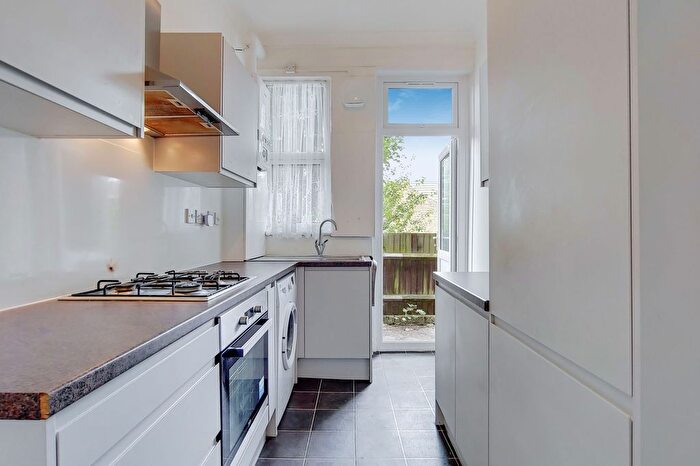 2 Bedroom Flat To Rent In Rockmount Road, London, SE18