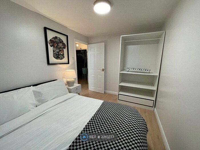 2 Bedroom Flat To Rent In Felixstowe Court, London, E16