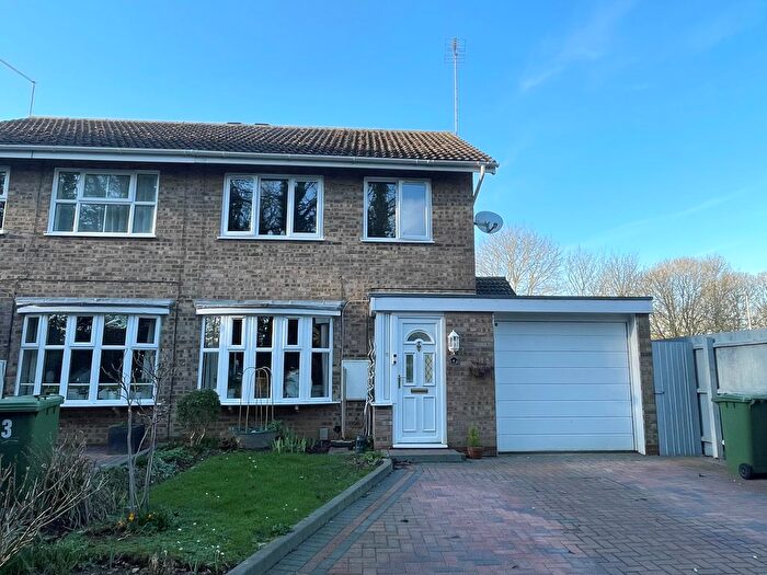 3 Bedroom Semi-Detached House To Rent In Tanhouse, Peterborough, PE2