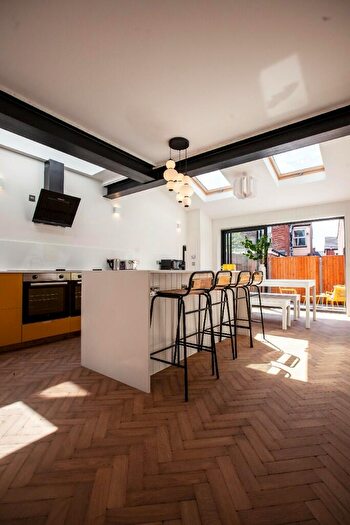 7 Bedroom Terraced House To Rent In Mabfield Road, Manchester, Greater Manchester, M14