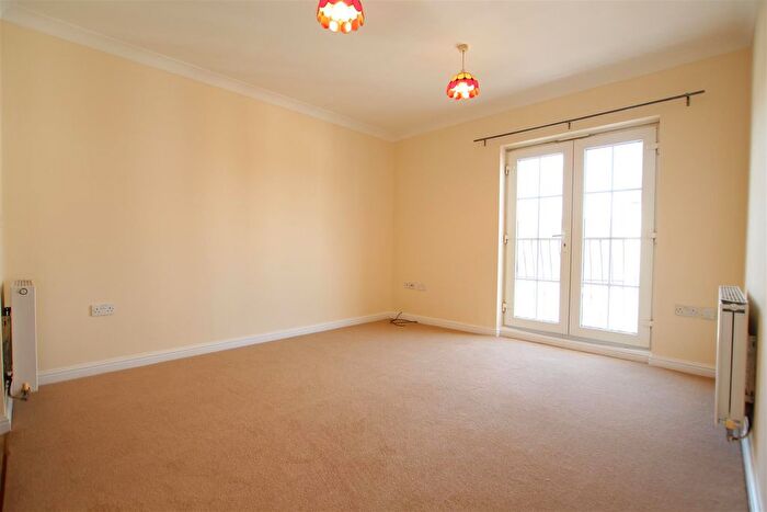 2 Bedroom Flat For Sale In Hoxne Court, St Edmunds Road, NN1