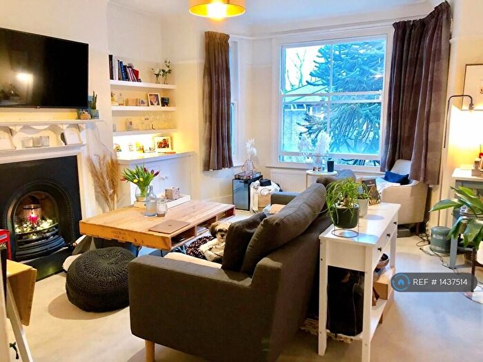 2 Bedroom Flat To Rent In Granville Park, London, SE13