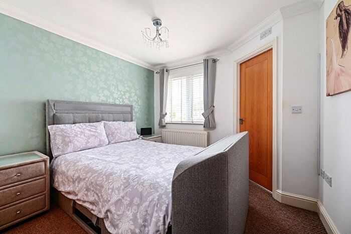 3 Bedroom Terraced House For Sale In Ashford, Surrey, TW15