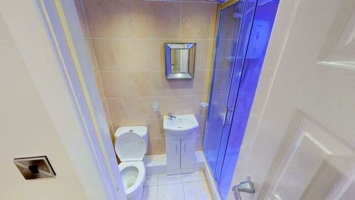 4 Bedroom Flat To Rent In North Grange Road, Hyde Park, Leeds, LS6
