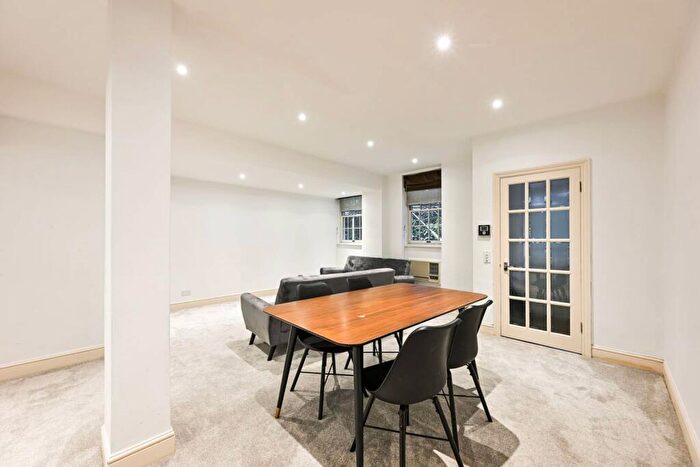 2 Bedroom Flat For Sale In Circus Road, St John's Wood, London, NW8
