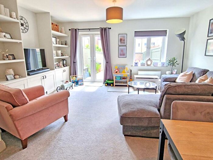 3 Bedroom Terraced House For Sale In Clifton Close, Bicester, OX26