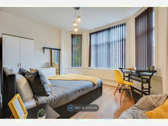 7 Bedroom Semi-Detached House To Rent In Kensington Avenue, Manchester, M14