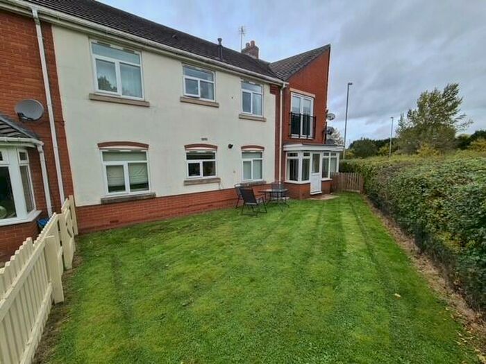 2 Bedroom Flat To Rent In Thimble End Court, Sutton Coldfield, B76