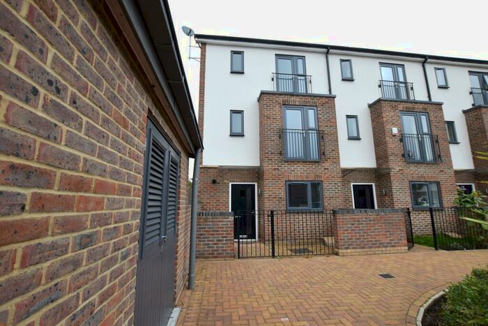 3 Bedroom House To Rent In Clifton Hatch, Harlow, CM18