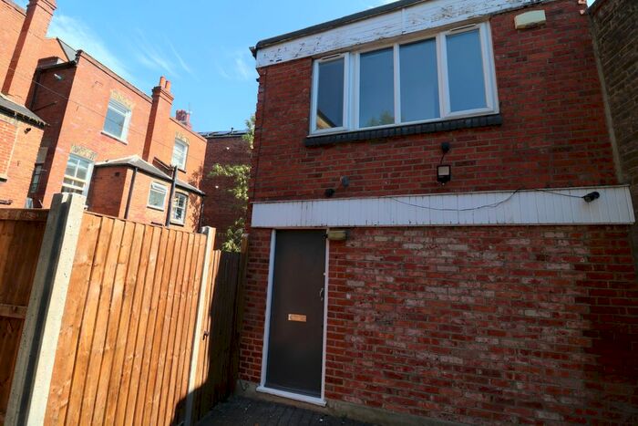 1 Bedroom Link Detached House To Rent In Venner Road, London, SE26