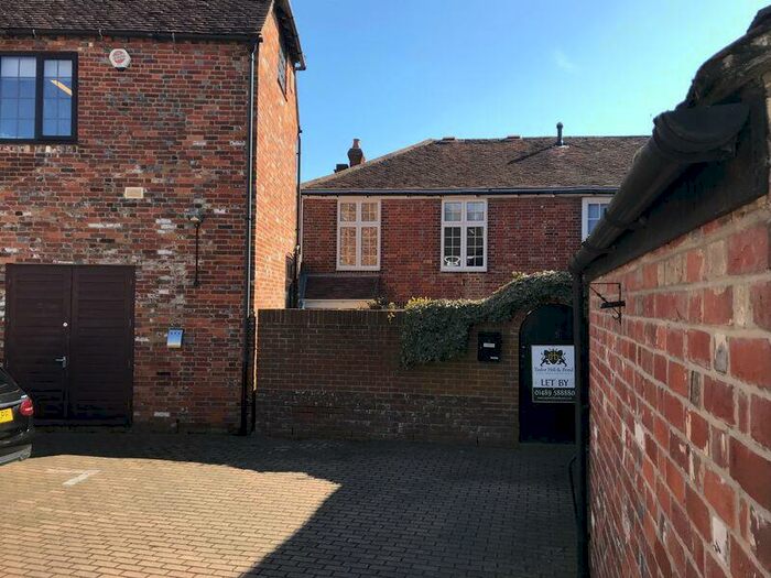 2 Bedroom Character Property To Rent In Dowley Court, Titchfield Village, Fareham, PO14