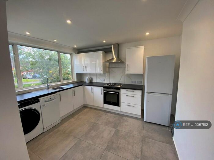 3 Bedroom Semi-Detached House To Rent In Tanhouse Lane, Wokingham, RG41