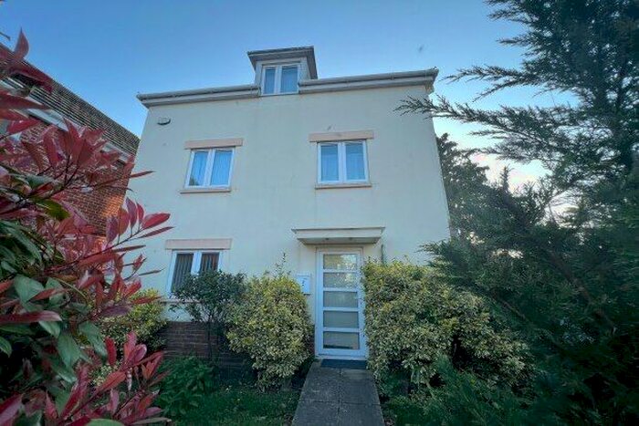 3 Bedroom Property To Rent In Kingsbridge Road, Poole, BH14