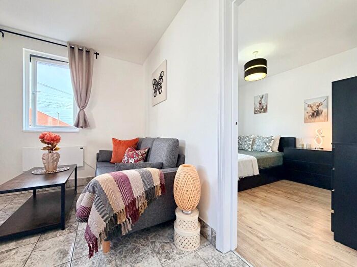 1 Bedroom Flat To Rent In Blundell Road, London, HA8