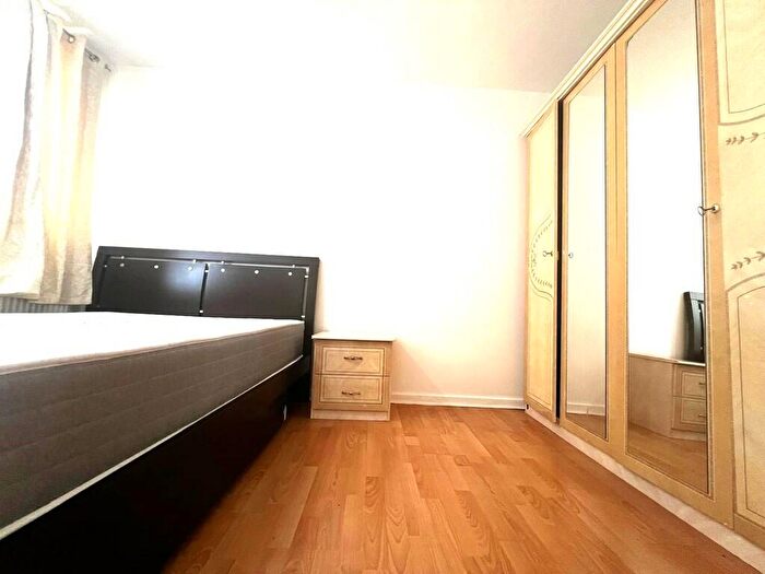 4 Bedroom Flat To Rent In Cable Street, Shadwell, E1