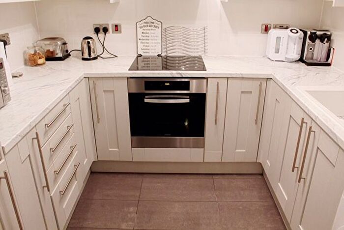 2 Bedroom Flat For Sale In Enstone Road, Enfield, EN3