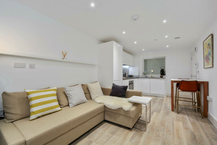 1 Bedroom Ground Flat To Rent In Butler Court, SW11