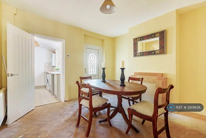 4 Bedroom Terraced House To Rent In Great Knollys Street, Reading, RG1