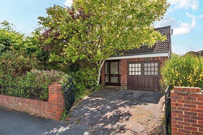 2 Bedroom Chalet For Sale In Sheep Walk, Shepperton, TW17