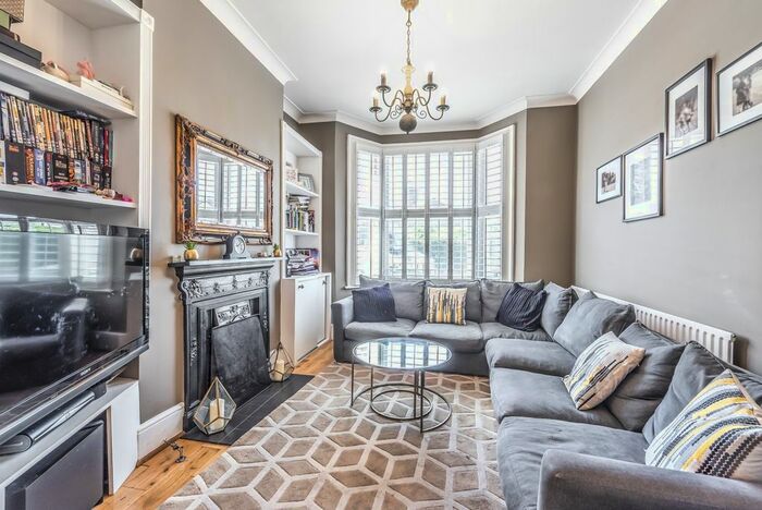 3 Bedroom End Of Terrace House To Rent In Greenwich South Street, London, SE10