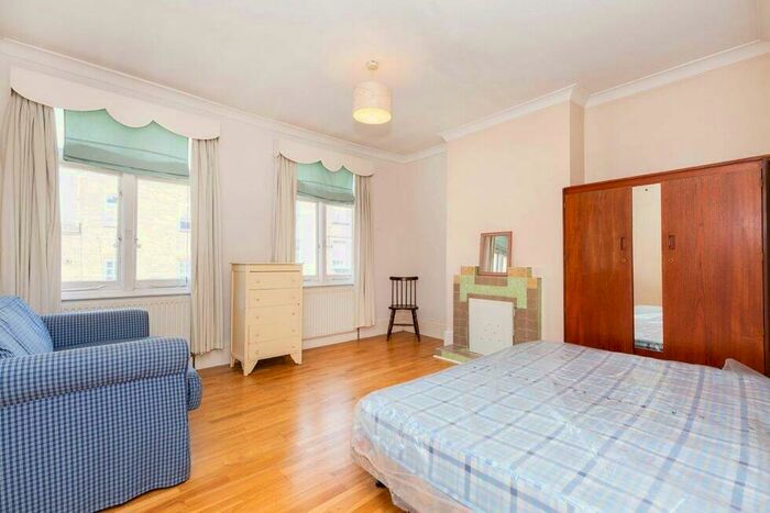 3 Bedroom Flat To Rent In Chapel Market, Angel, N1