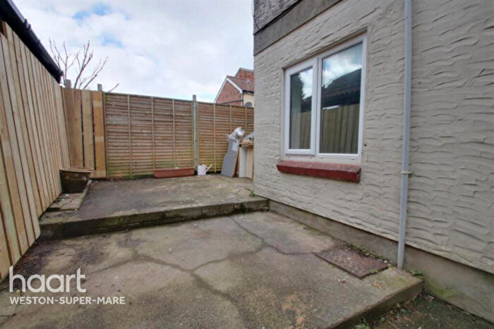 2 Bedroom Flat To Rent In Swiss Road, Weston-super-mare, BS23