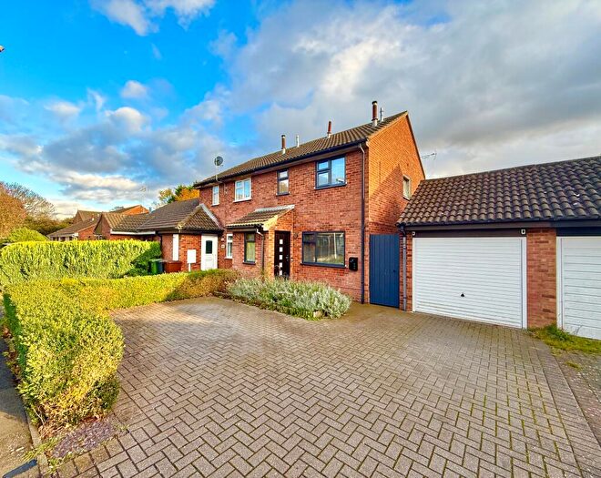 3 Bedroom Semi Detached House For Sale In Neile Close, Uphill Lincoln, Lincoln, LN2