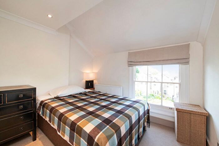 3 Bedroom Flat To Rent In Marlborough Road, Richmond, TW10
