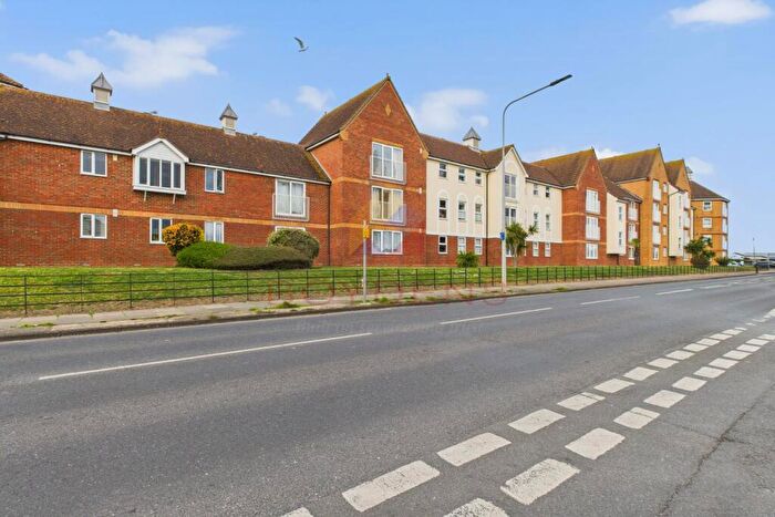 2 Bedroom Flat For Sale In Marina Point, Clacton On Sea, CO15
