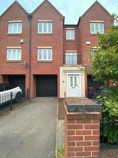 3 Bedroom Terraced House To Rent In Dunoon Drive, Wolverhampton, WV4