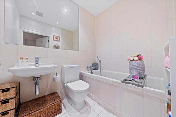 2 Bedroom Flat For Sale In Lewiston Close, Worcester Park, KT4