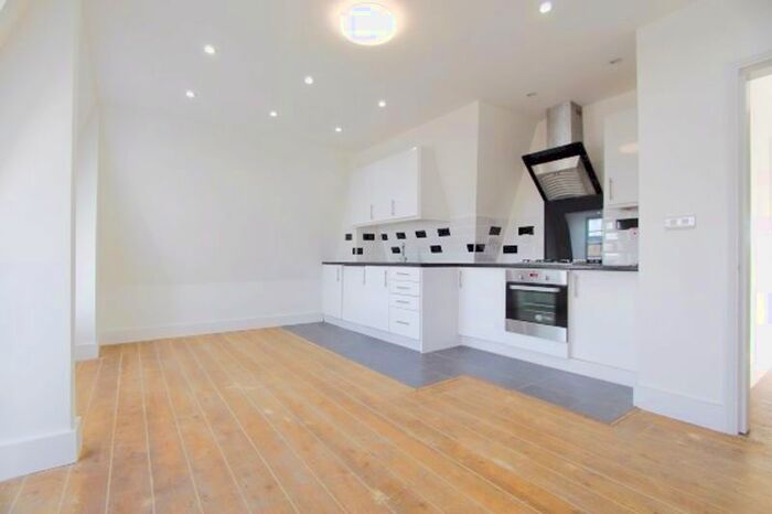 3 Bedroom Flat To Rent In Charrington House, Cephas Avenue, London, E1
