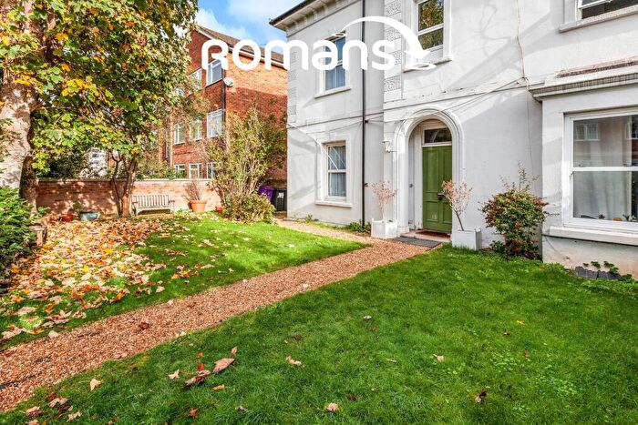 2 Bedroom Flat To Rent In Craufurd Rise, Maidenhead, SL6