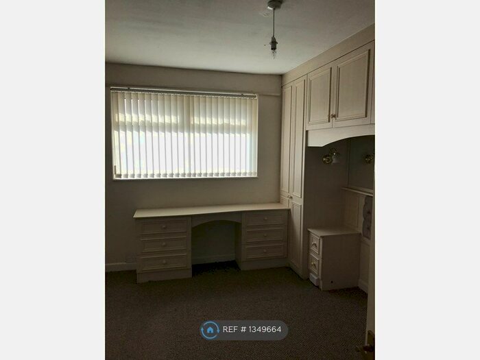 2 Bedroom Semi-Detached House To Rent In Chester Avenue, Dukinfield, SK16