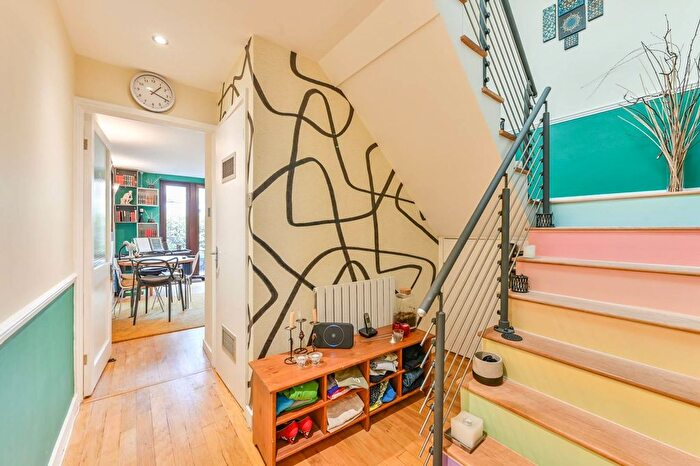 2 Bedroom Maisonette For Sale In Portgate Close, Maida Hill, London, W9